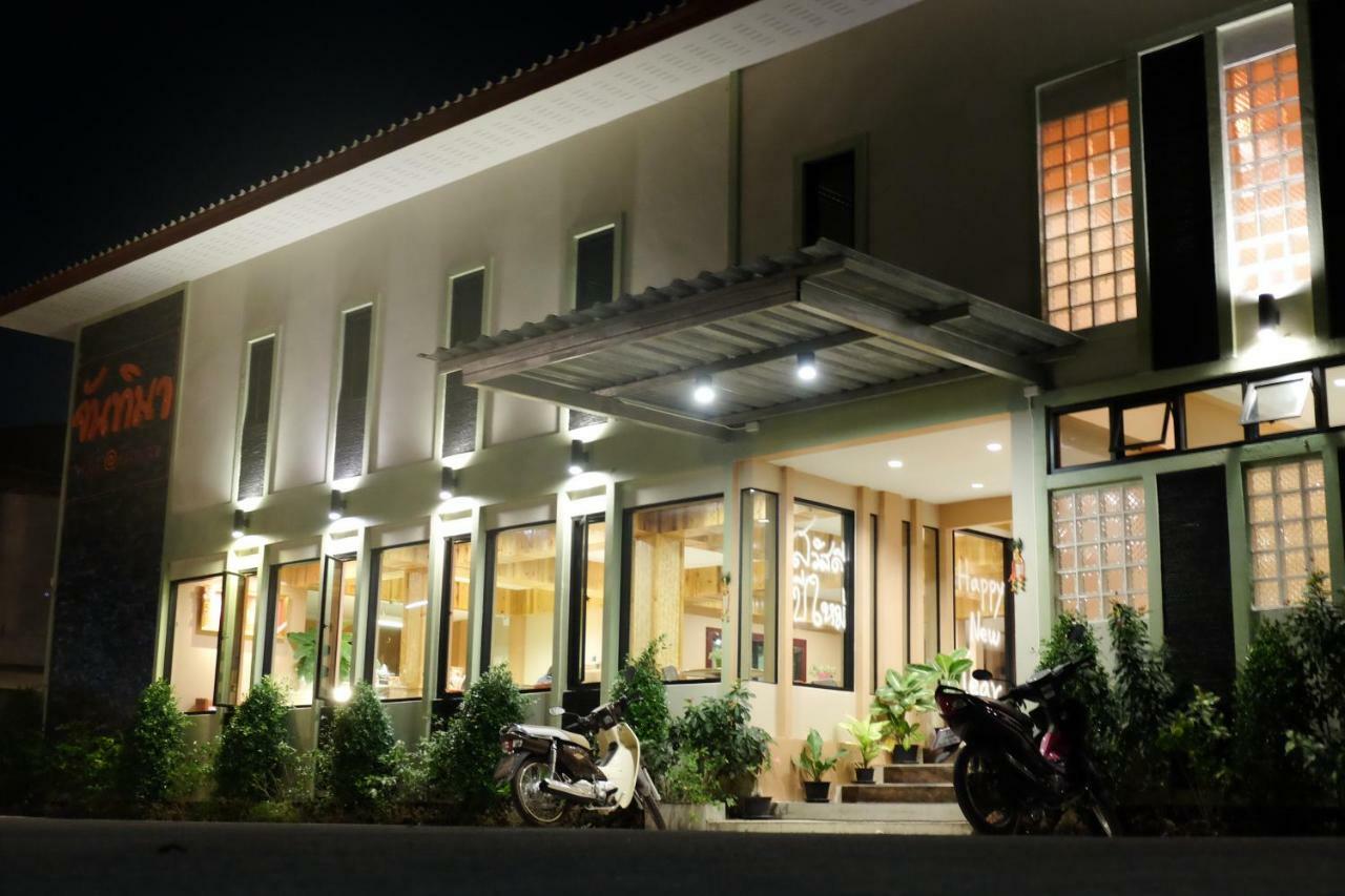 Juntima Place At Amphawa Dış mekan fotoğraf